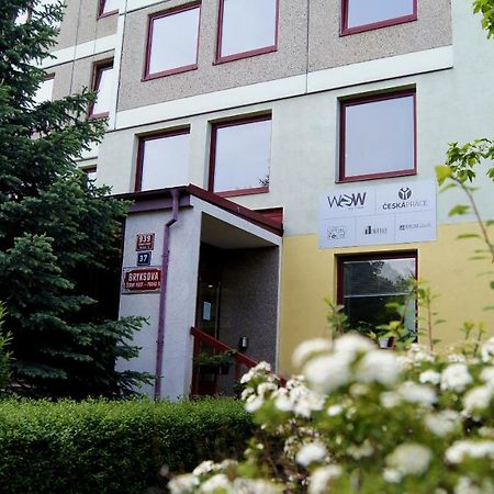 Km House Cerny Most Hostel Прага Екстериор снимка