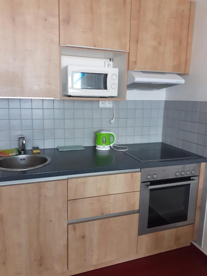 Km House Cerny Most Hostel Прага Екстериор снимка