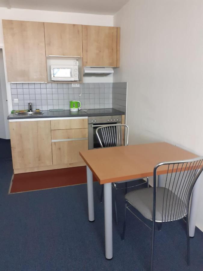 Km House Cerny Most Hostel Прага Екстериор снимка