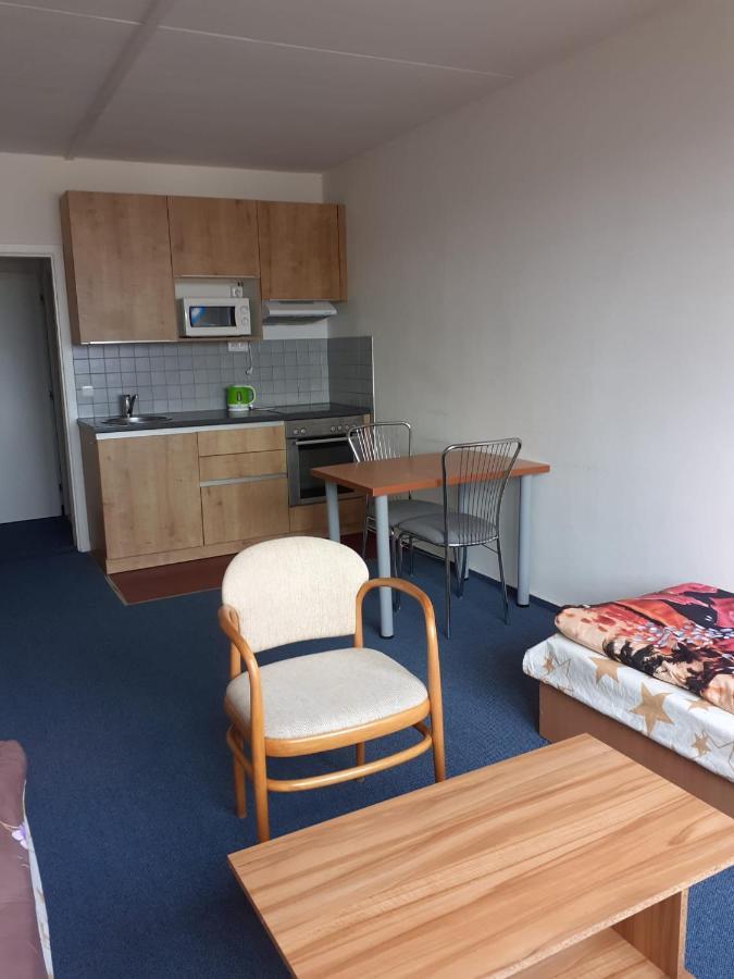 Km House Cerny Most Hostel Прага Екстериор снимка