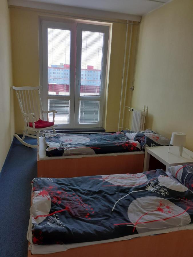 Km House Cerny Most Hostel Прага Екстериор снимка