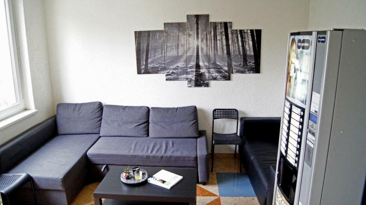 Km House Cerny Most Hostel Прага Екстериор снимка