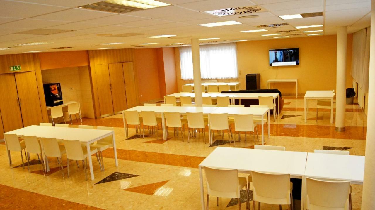 Km House Cerny Most Hostel Прага Екстериор снимка