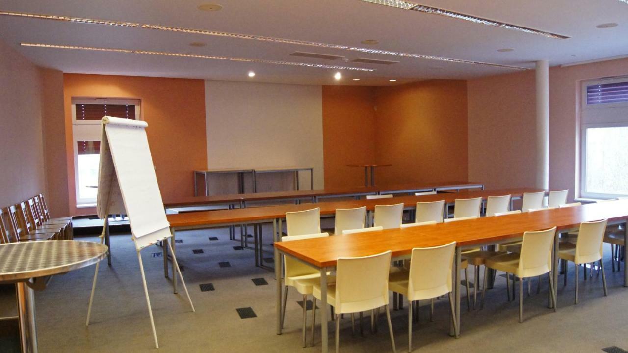 Km House Cerny Most Hostel Прага Екстериор снимка
