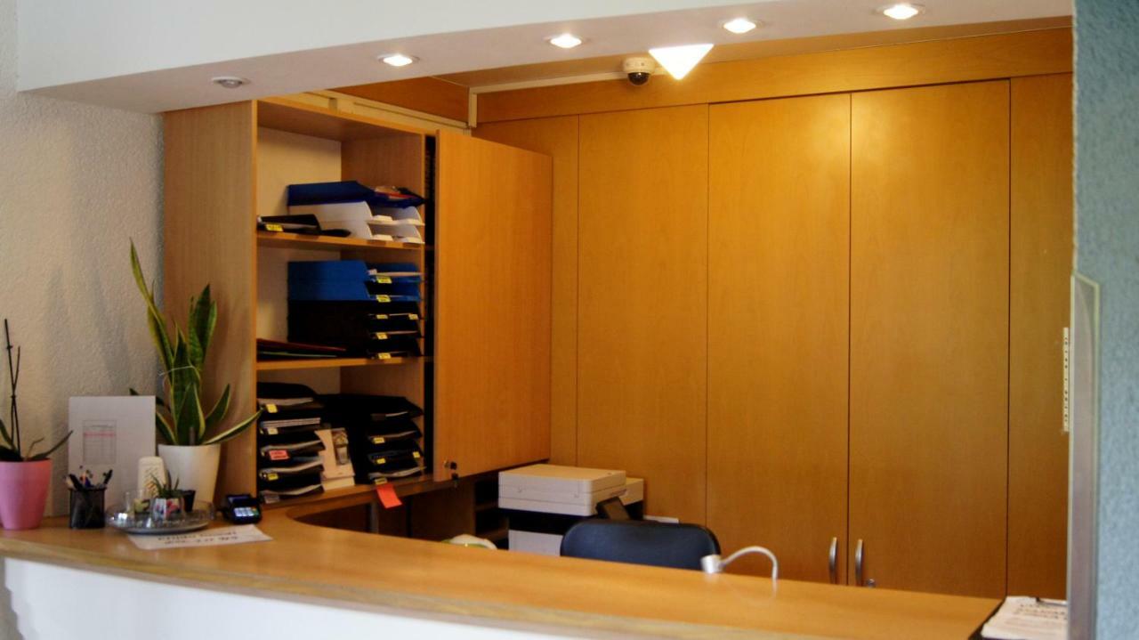 Km House Cerny Most Hostel Прага Екстериор снимка