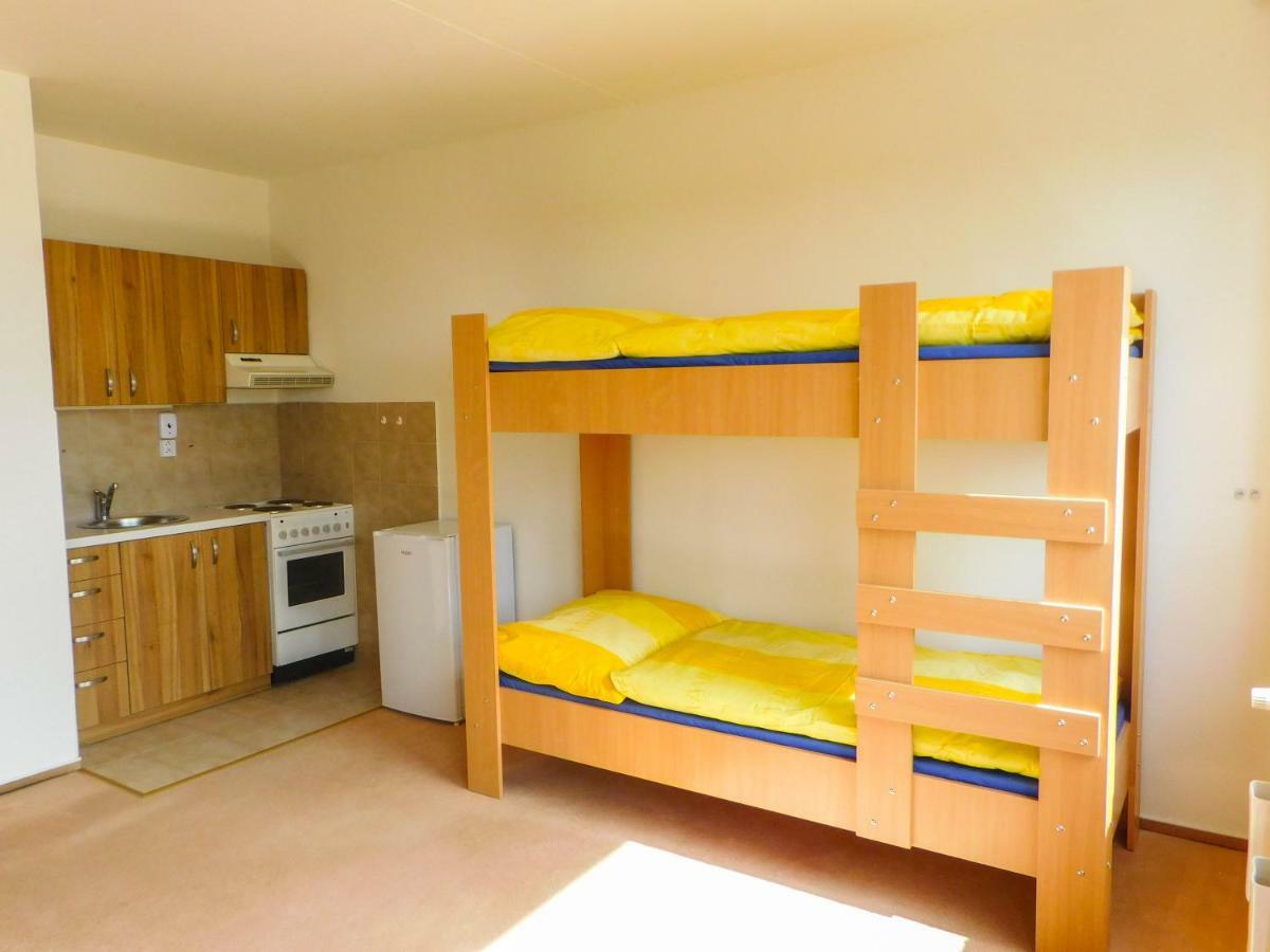 Km House Cerny Most Hostel Прага Екстериор снимка