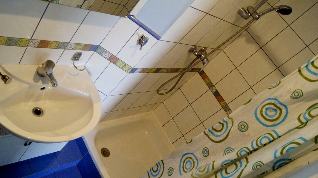 Km House Cerny Most Hostel Прага Екстериор снимка