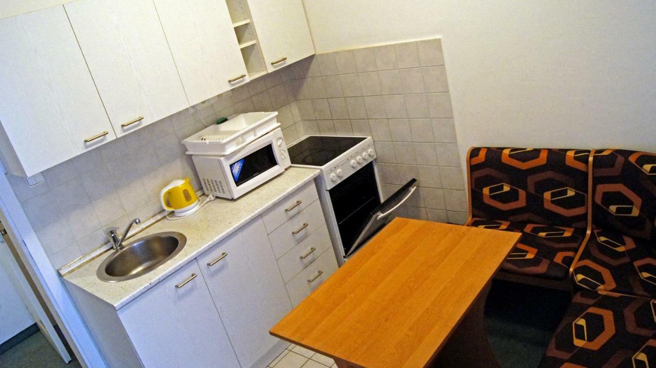 Km House Cerny Most Hostel Прага Екстериор снимка