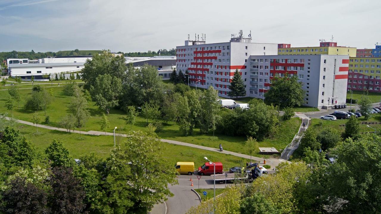 Km House Cerny Most Hostel Прага Екстериор снимка