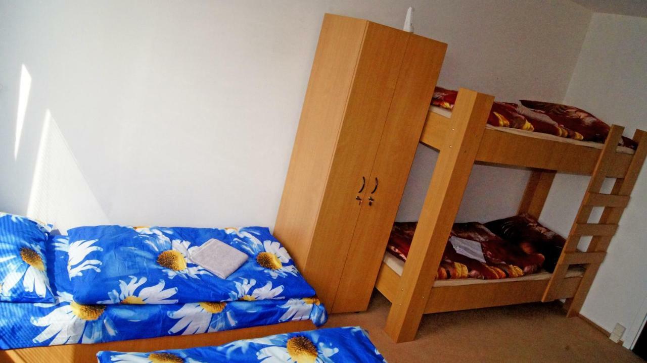 Km House Cerny Most Hostel Прага Екстериор снимка