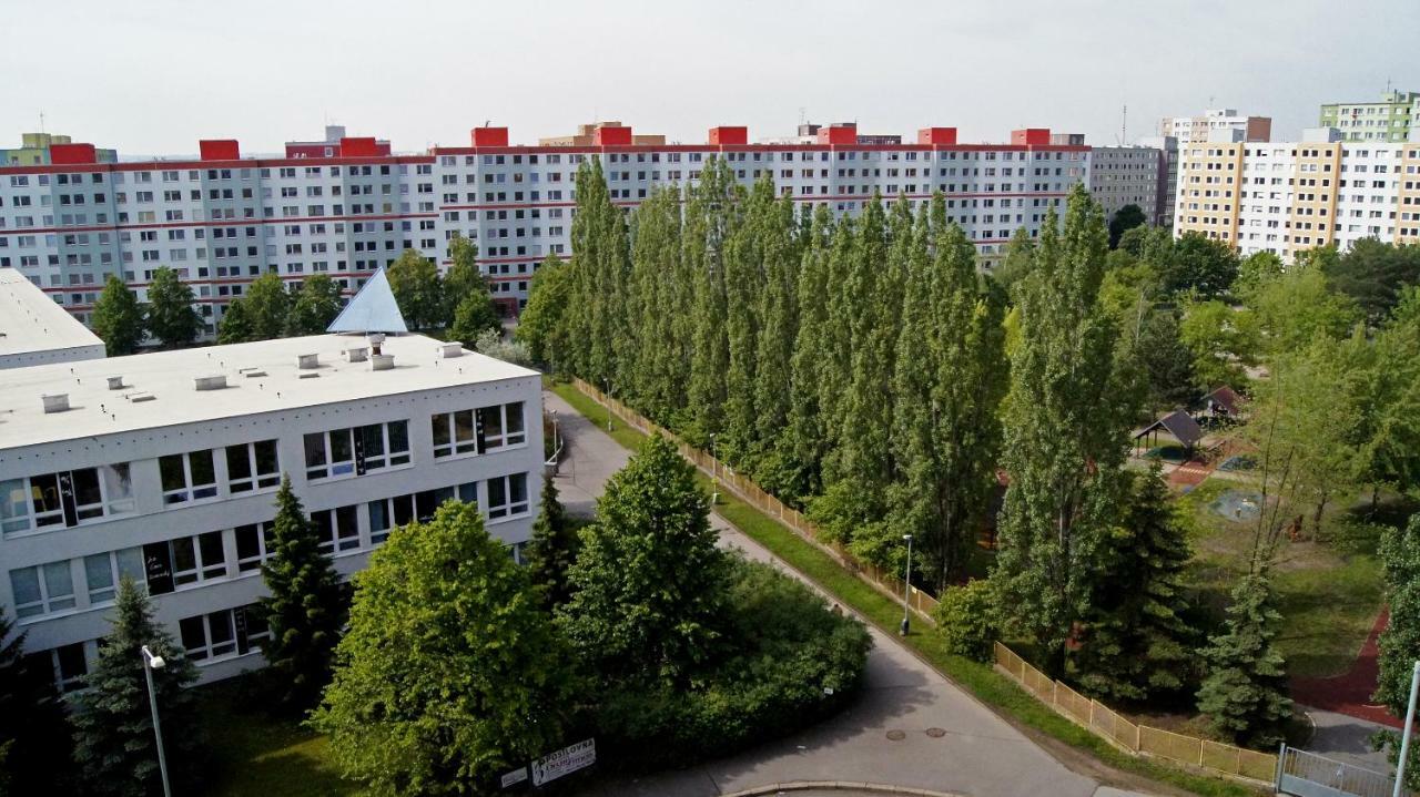 Km House Cerny Most Hostel Прага Екстериор снимка