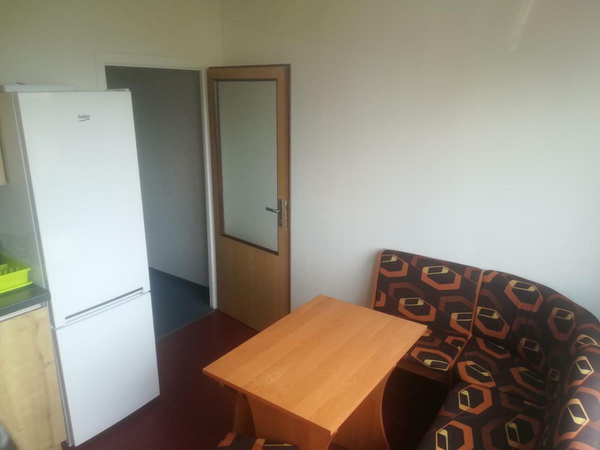 Km House Cerny Most Hostel Прага Екстериор снимка