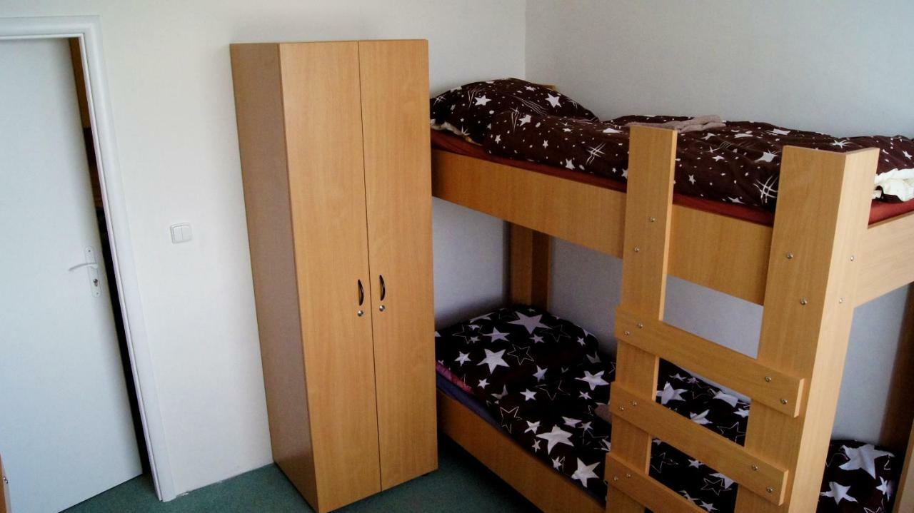Km House Cerny Most Hostel Прага Екстериор снимка