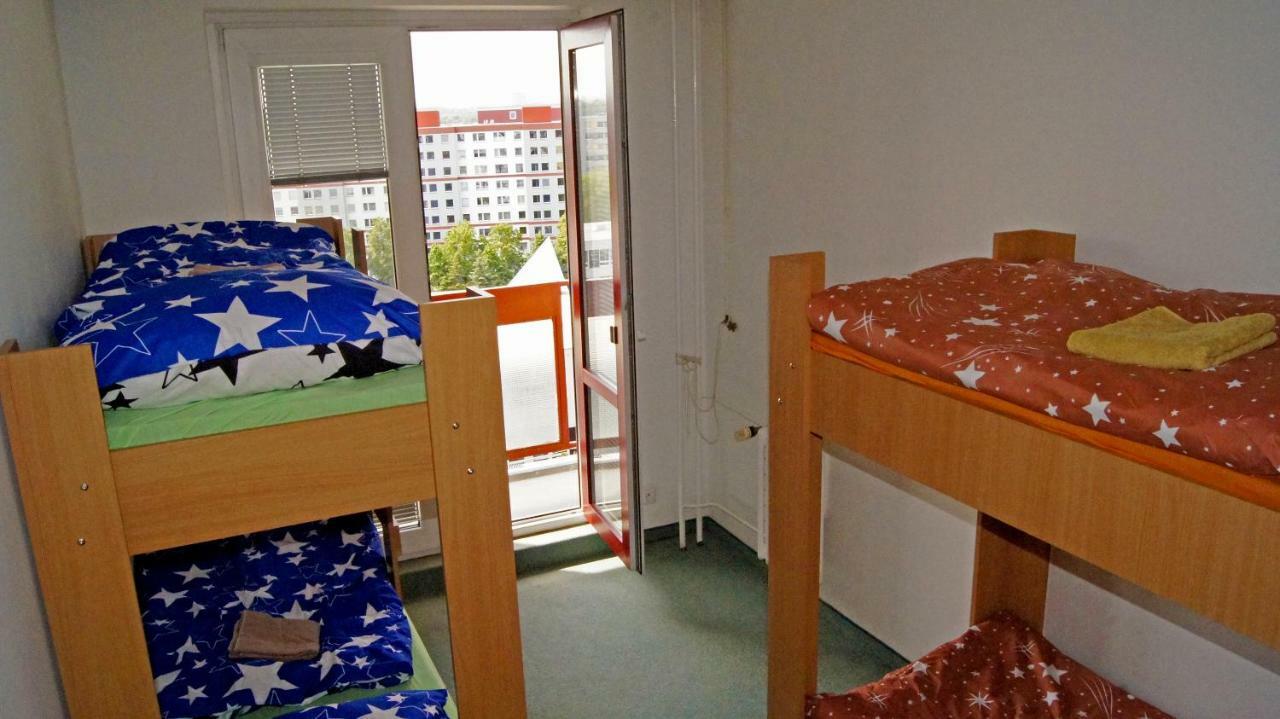 Km House Cerny Most Hostel Прага Екстериор снимка