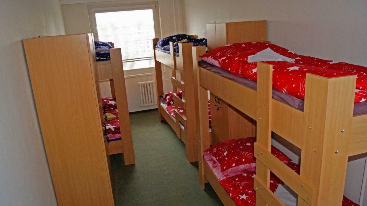 Km House Cerny Most Hostel Прага Екстериор снимка
